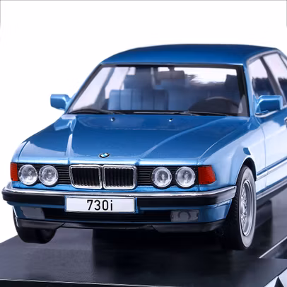 Macheta auto BMW 730i (E32) 1992, scara 1:18, bleu, MCG