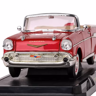 Macheta Chevrolet Bel Air Convertible 1957 rosu 1:18 Lucky Diecast - vedere din fata