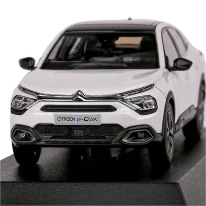 Machetă Citroën e-C4 X 2023 alb cu negru – scara 1:43 Norev