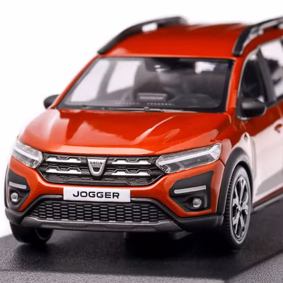 Macheta Dacia Jogger 2022 Terracotta Brown, scara 1:43, Norev - vedere din fata