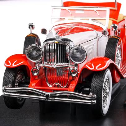 Macheta auto Duesenberg II SJ 1935, scara 1:18, rosu cu alb, GreenLight