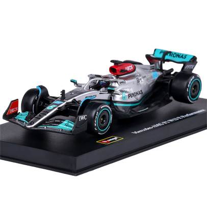 Macheta auto F1 Mercedes AMG W13E #63 Russel 2022 1:43 cu casca pilot