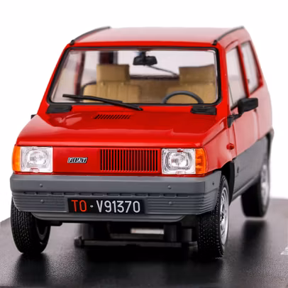 Macheta auto Fiat Panda 45 1980 rosu 1:24 - vedere frontala