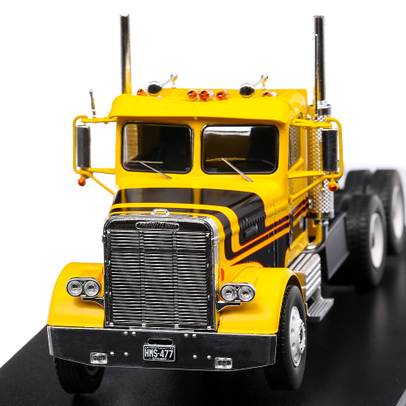 Macheta cap tractor Freightliner FLC 120 64 T 1977 scara 1:43 galben IXO