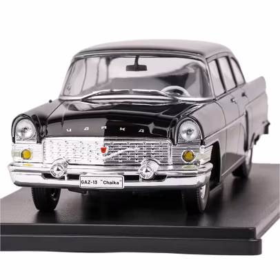 Macheta auto GAZ 13 1960 negru 1:24 WhiteBox