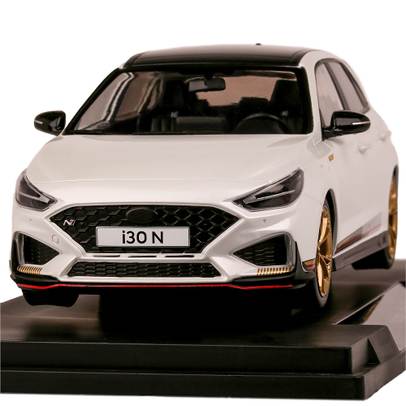Macheta auto Hyundai i30 N 2021 scara 1:18 alb MCG