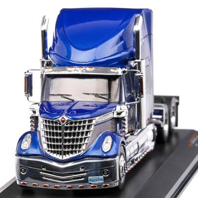 Macheta cap tractor International Lonestar 2010 scara 1:43 albastru IXO