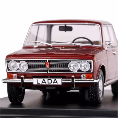 Macheta auto Lada 1500 1977 visiniu scara 1-24 WhiteBox
