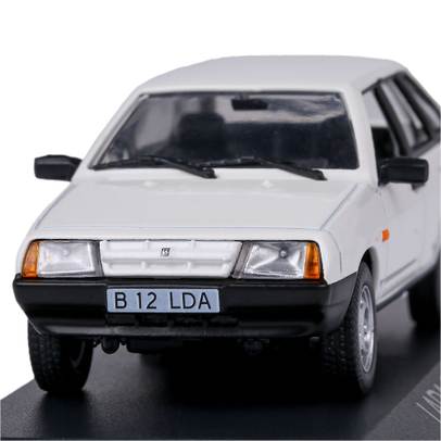 Macheta auto Lada Samara Scara 1:43 alb Magazine Models