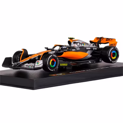 Macheta auto McLaren MCL60 2023 #4 F1 Norris cu casca pilot
