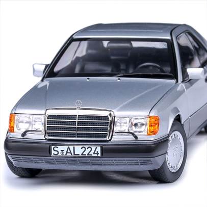 Macheta auto Mercedes-Benz 300 CE-24 Coupe (W124) 1990, scara 1:18, argintiu, Norev