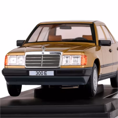 Macheta auto Mercedes-Benz 300 E 1984 W124 crem 1:18