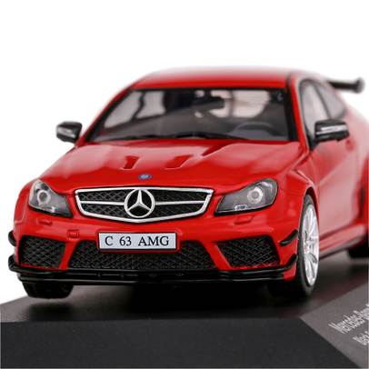 Macheta auto Mercedes-Benz C63 AMG Black Series 2012 rosu 1:43