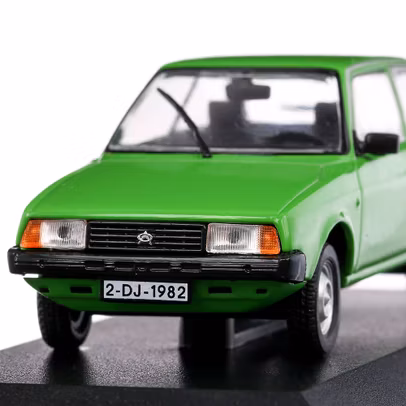 Machetă Oltcit Club 1981 verde 1:43 – Mașini de Legendă 2011, DeAgostini - vedere din fata, close up