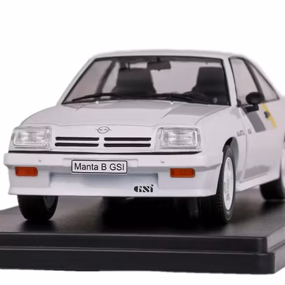 Macheta auto Opel Manta B GSI 1984 scara 1:24 alb