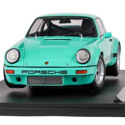 Macheta auto Porsche 911 RSR IROC 1974 verde 1:18 Solido - vedere frontala