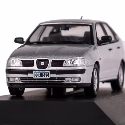 Macheta auto Seat Cordoba 2000 argintiu 1:43 Magazine models