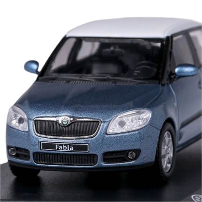 Macheta auto Skoda Fabia II 2006 scara 1-43 gri cu alb
