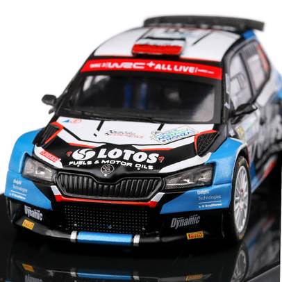 Macheta auto Skoda Fabia Rally2 EVO, Nr. 26 scara 1:43 albastru cu alb IXO
