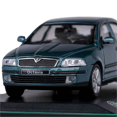 Macheta Skoda Octavia II 2004 verde metalizat, scara 1:43, Abrex - vedere din fata
