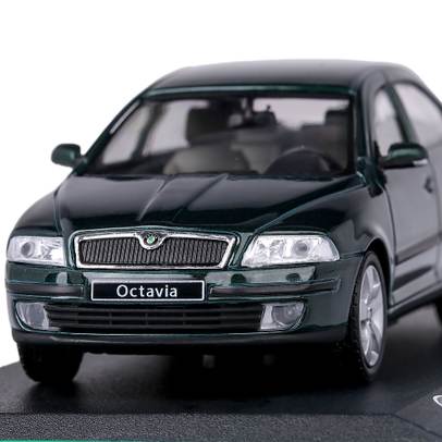 Macheta auto Skoda Octavia II 2004 verde 1:43 Abrex - vedere din fata