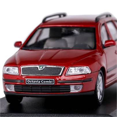 Macheta auto Skoda Octavia II Combi 2004 vișiniu metalizat, scara 1:43, Abrex – vedere din fata