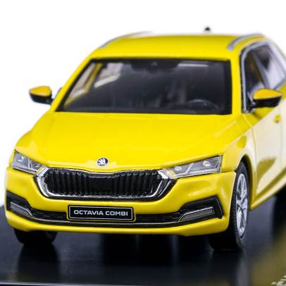 Macheta auto Skoda Octavia IV Station Wagon 2020, scara 1:43, galben, Abrex