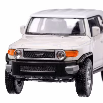 Macheta auto Toyota FJ Cruiser 2011 scara 1:36 alb Welly