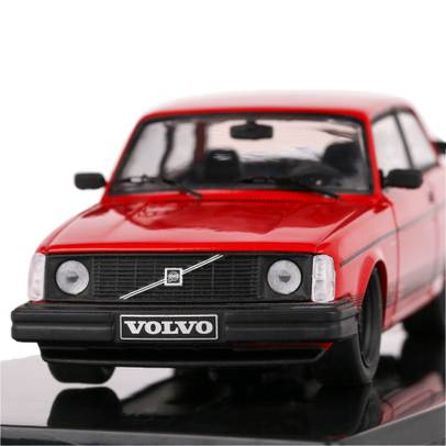 Macheta auto Volvo 242 1980 scara 1:43 rosu