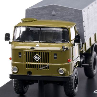 Macheta autocamion IFA W50LA versiune militara scara 1:43 verde Premium ClassiXXs