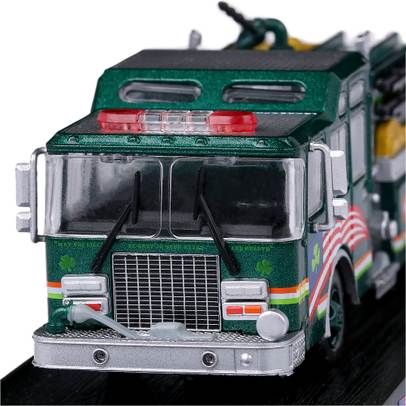  Macheta autospeciala E-One Cyclone II Pumper SUA 1998 verde scara 1:64 Magazine Models