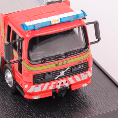 Macheta autospeciala Major Rescue FL 614 UK 2000 rosu scara 1:64 Magazine Models 