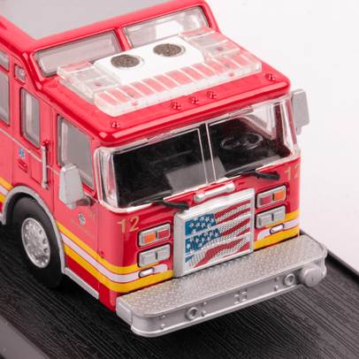 Macheta autospeciala Pierce Dash Top Mount Pumper USA 2006 rosu scara 1:64 Magazine Models 