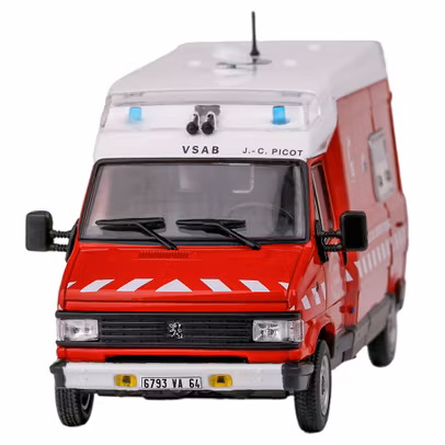 Macheta autospeciala Pompieri Peugeot J5 Maxum rosu 1:43 - vedere frontala