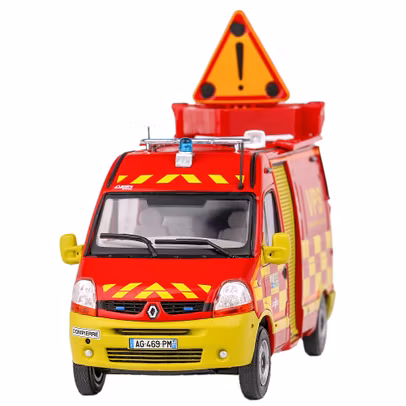 Macheta autospeciala Pompieri Renault Master Van VPS 2003 rosu 1:43 - vedere frontala