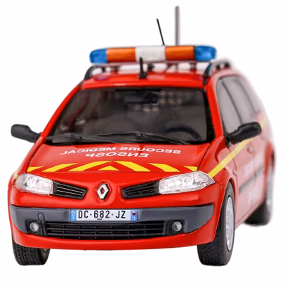 Macheta autospeciala Renault Megane Break Ambulanta rosu 1:43