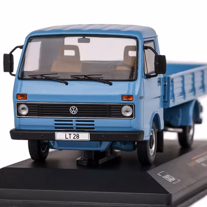 Macheta Volkswagen LT 28 1978 albastru 1:43 IXO Models - vedere din fata