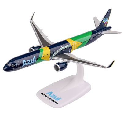 Macheta Airbus A321neo Azul Brazilian Airlines 1:200 Herpa - vedere 3/4 stanga fata pe suport