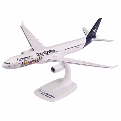 Macheta avion Airbus A330-300 Lufthansa 1:200 Herpa