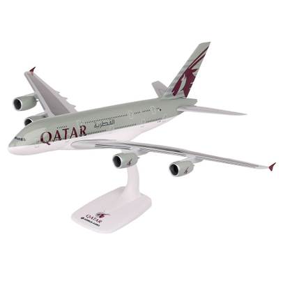 Macheta avion Airbus A380-800 Qatar Airways 1:200 PPC - vedere 3/4 stanga fata