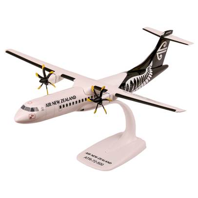 Macheta avion ATR 72-500 Air New Zealand ZK-MCF 1:100 PPC - vedere 3/4 stanga fata