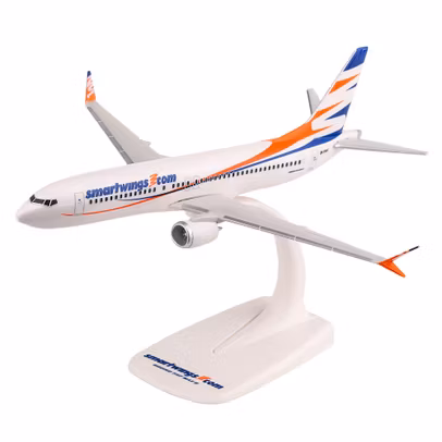 Macheta Boeing 737 MAX 8 Smartwings 1:200 PPC - vedere 3/4 stanga fata