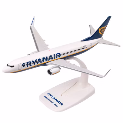 Macheta avion Boeing 737-800 Ryanair 1:200 Herpa EI-ENX - vedere 3/4 stanga fata