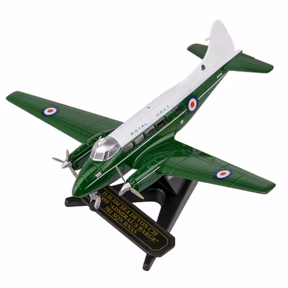 Macheta avion De Havilland Dove Sea Devon - 781 Squadron RNAS Admiral's Barge - scara 1:72, Oxford Diecast - vedere 3/4 stanga fata pe suport
