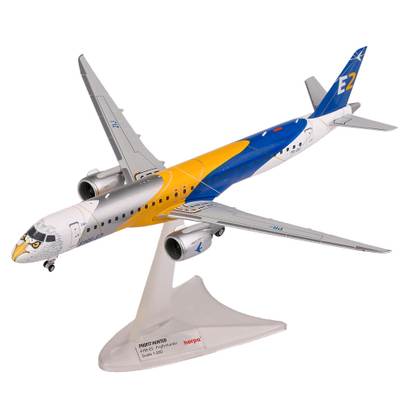 Macheta avion Embraer E195-E2 Golden Eagle scara 1:200