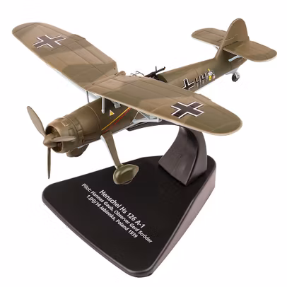 Macheta avion Henschel 126A 1939 verde1-72