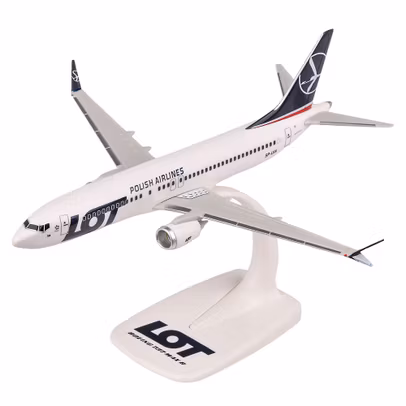 Macheta avion LOT Polish Airlines Boeing 737 MAX 8 SP-LVA 1:200 PPC - vedere 3/4 stanga fata