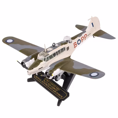 Macheta avion militar Avro Anson AW665 PP-B - 71 Squadron RAAF - scara 1:72, Oxford Diecast - vedere 3/4 stanga fata pe suport