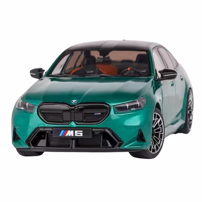 Macheta BMW M5 G90 verde metalizat 1:18 Solido - vedere 3/4 stanga fata