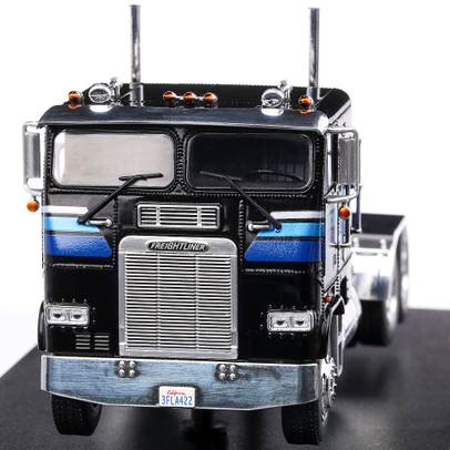 Macheta cap tractor Freightliner FLA 1993 scara 1:43 negru IXO Models